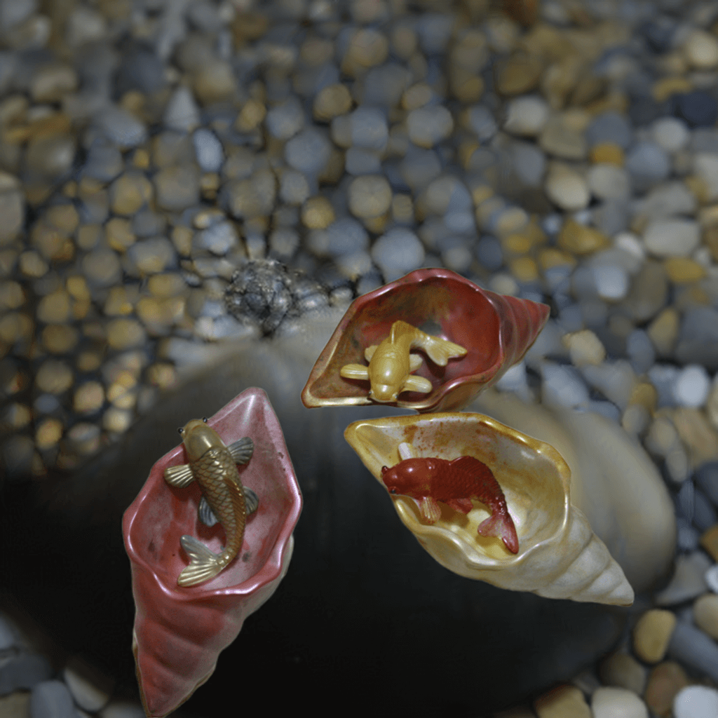 Resin Seashell with small Goldfish Figurine Trinket ,Mixed Color Unique